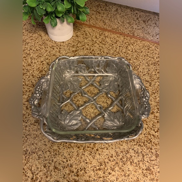 Vintage Arthur Court Grape Holder with Pyrex Dish